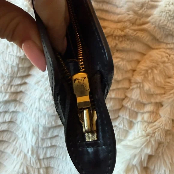 Louis Vuitton Epi Pochette - Picture 8 of 9